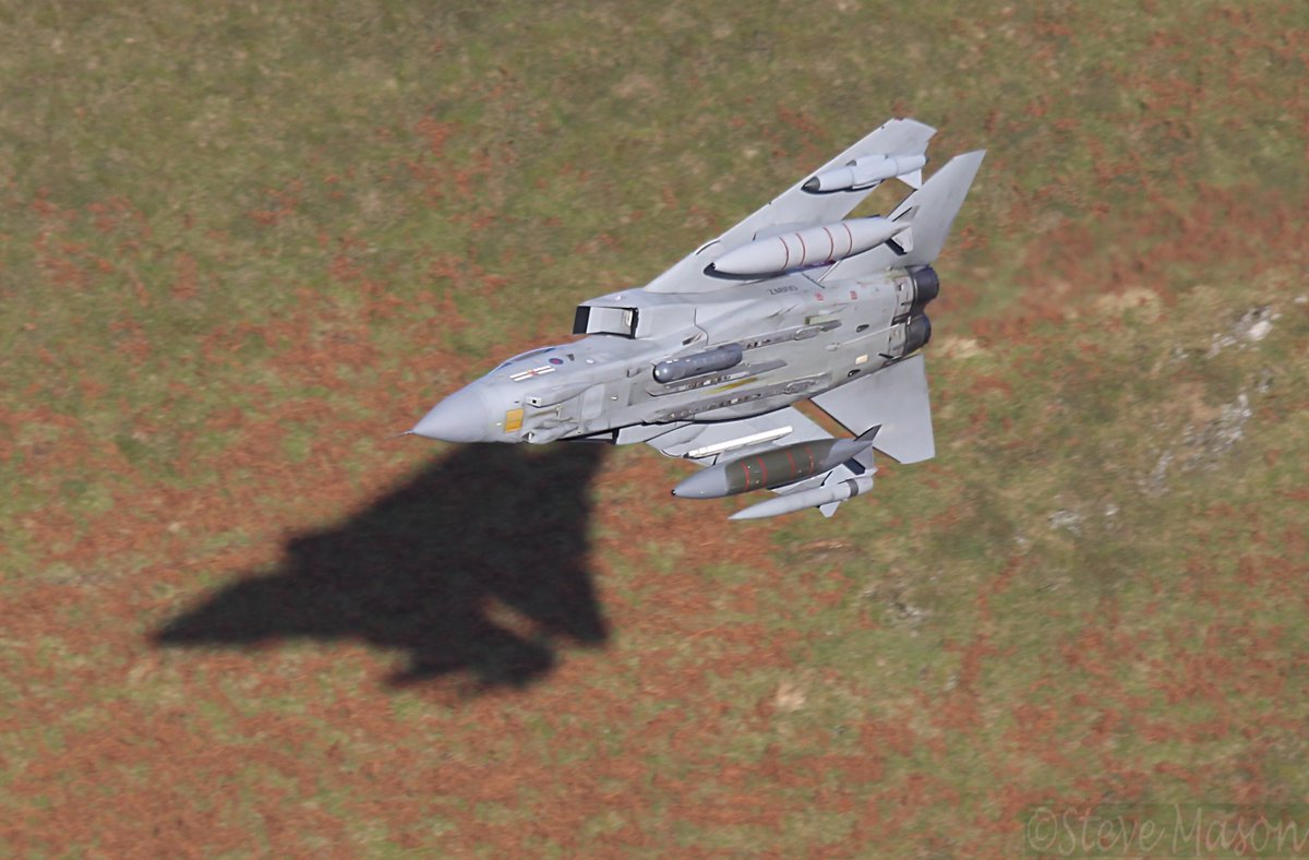 Funtera's tweet photo. A year ago today already, we said Farewell to the Mighty Fin. The UK skies just are not the same without RAF GR4's tearing them up #FINale #Tornado #GR4 @RAF_Marham @41RTES @tornadohq #MightyFin #MRCA https://t.co/TTwywtfL6d