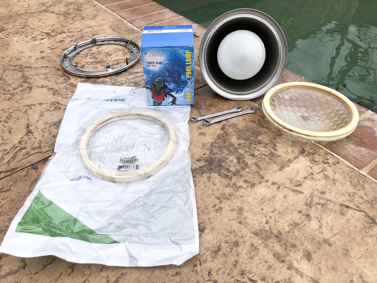 PalmettoPools's tweet image. Fixing a swimming pool light in Simpsonville today.  Gaskets can fail and bulbs can burn out from time to time.  If you are experiencing issues with your pool light fixtures please give us a call.  864.546.1257 or visit us @ palmettopoolandspas.com #poollight #pentair