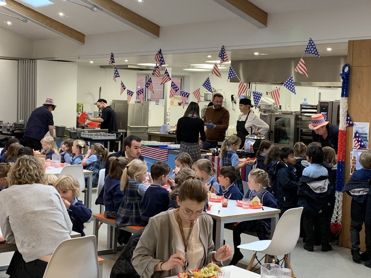 c_fattorini's tweet photo. Huge thanks to our wonderful catering team @STPcatering for a fabulous themed lunch today. ‘Build a Burger’ has been a big success creating much excitement amongst pupils #themedlunch #burgers 🍔🌽 🍟 @CliftonLearning @PhilHardyCPS https://t.co/NkZBPxFYf0