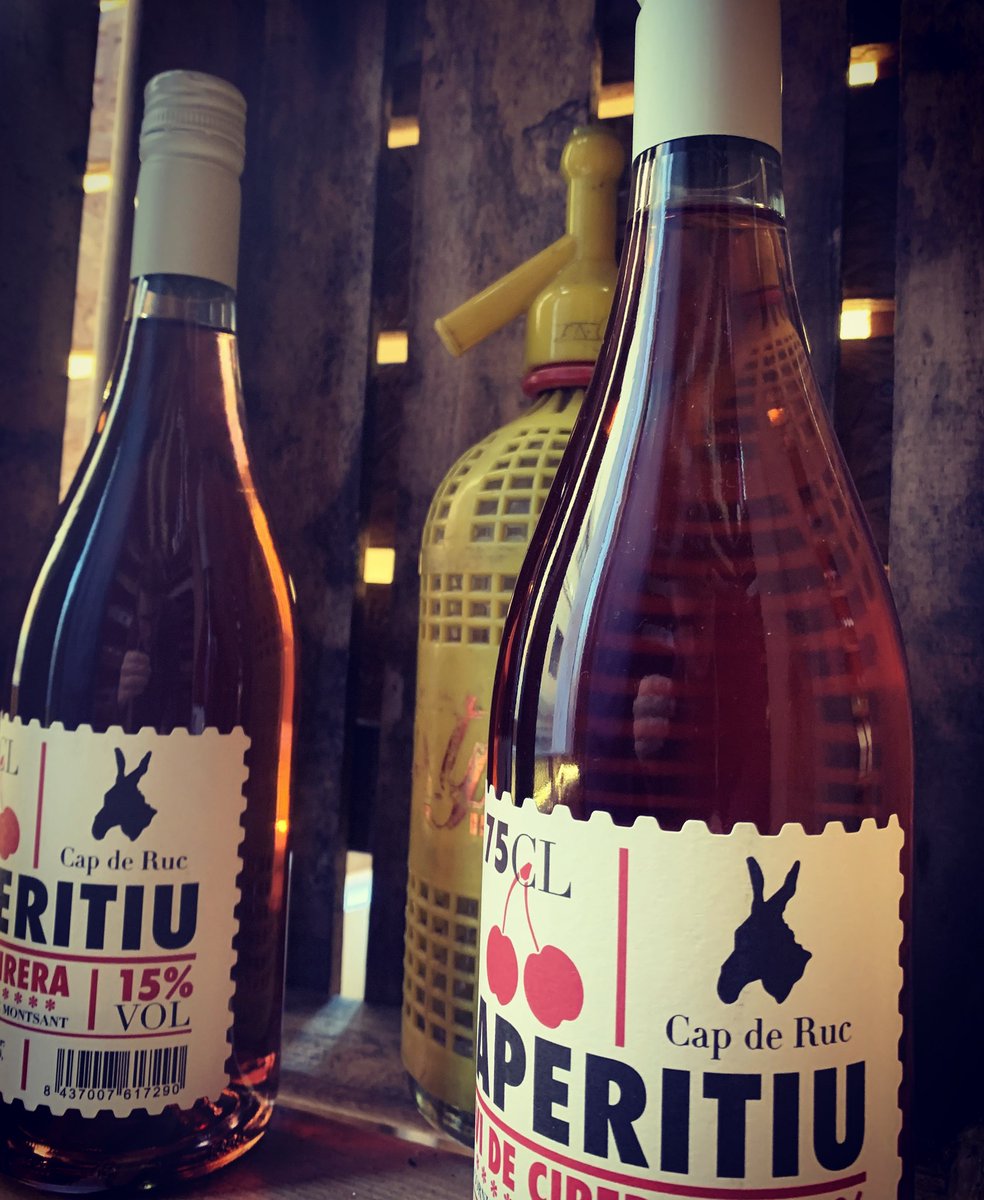VermutCenter's tweet photo. Avui us proposem pel vostre aperitiu aquest Vi de Cirera #CapDeRuc Atractiva mescla de vi blanc sec i vi dolç de cirera que li aporta un suau i refinat bouqué. Vine i descobreix-lo!

#vermut #vermutcenter #vermutexperience #reus #capderuc https://t.co/35APdLDiXq