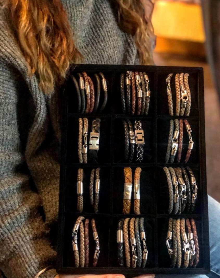 SunEnterprises_'s tweet photo. Hi everyone! 👋🏻

SPECIAL OFFER! ✨
10% discount on all our clasps 💥

This offer is valid until the 6th of March 2020 ⏰

Send us an order by message with the code "1006MARCH" to the following numbers:
+31 627061933
+31 646335825 https://t.co/Nr5XMJRfek