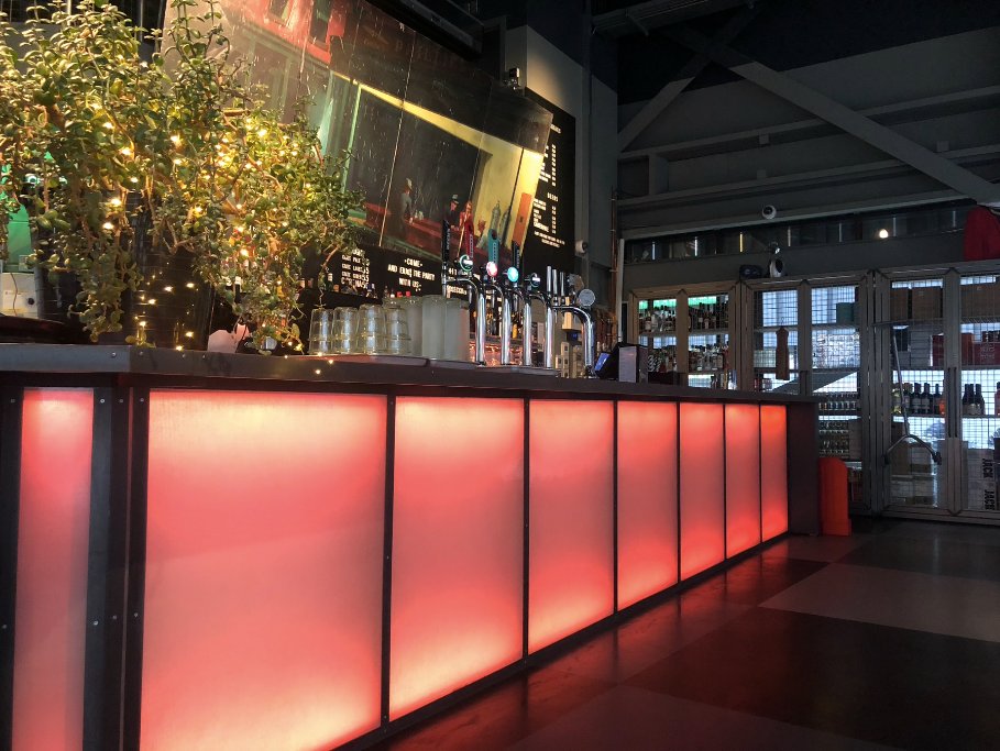 vvanguarde20's tweet photo. Your local dancing spot and drinking hole awaits...
✨🥂 Open from 4pm to kick start your weekend

#london #friday #stratford #eastvillagelondon #londonstratford #bar #londonbar #londonbars #cocktails #londonrestaurants #fridayfeeling #fridayvibes https://t.co/w5Bqi31Wf7