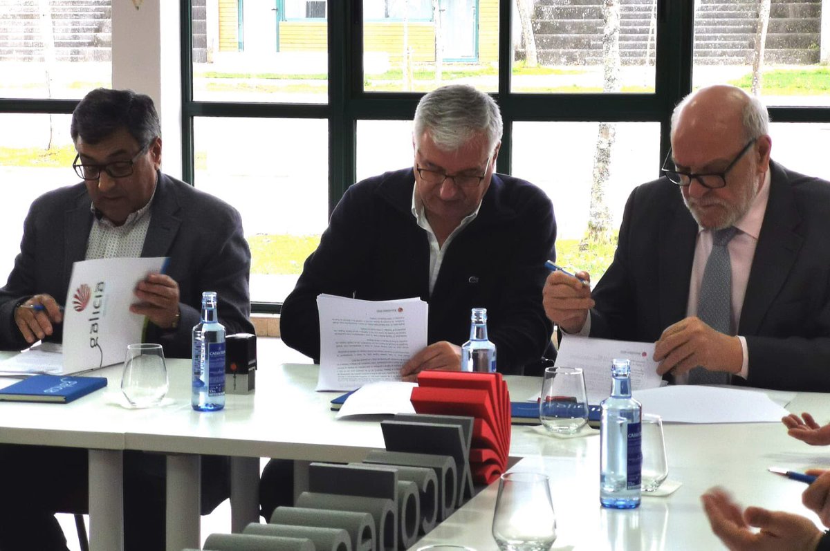 Concello_Melide's tweet photo. ▶️ O alcalde do #concellodemelide, José Manuel Pérez, asinou un convenio coa Consellería de Cultura e Turismo para potenciar a sustentabilidade do Camiño de Santiago de cara ao vindeiro ciclo xacobeo que se inicia en 2021. https://t.co/FGub172qJb