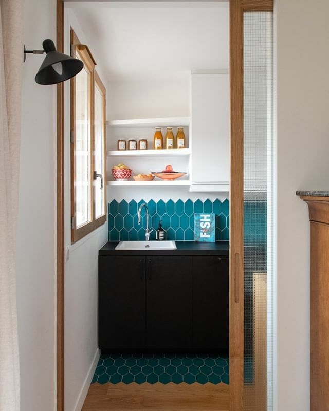 Normandy Ceramics (@ndyceramics) on Twitter photo Les Navettes X Normandy Ceramics
Projet @boclaud_architecture
Cheffe de projet <a href="/tyffanieb/">Tyffanie Burke</a>
Photo: @bcdfstudio
#navette #carrelage #navettecamondo #tiles #hexagonaltiles #carrelagehexagonal #interiordesign #credence #cuisine #carrelagecuisine #kitchend… ift.tt/3ckHPzE Les Navettes X Normandy Ceramics
Projet @boclaud_architecture
Cheffe de projet <a href="/tyffanieb/">Tyffanie Burke</a>
Photo: @bcdfstudio
#navette #carrelage #navettecamondo #tiles #hexagonaltiles #carrelagehexagonal #interiordesign #credence #cuisine #carrelagecuisine #kitchend… ift.tt/3ckHPzE