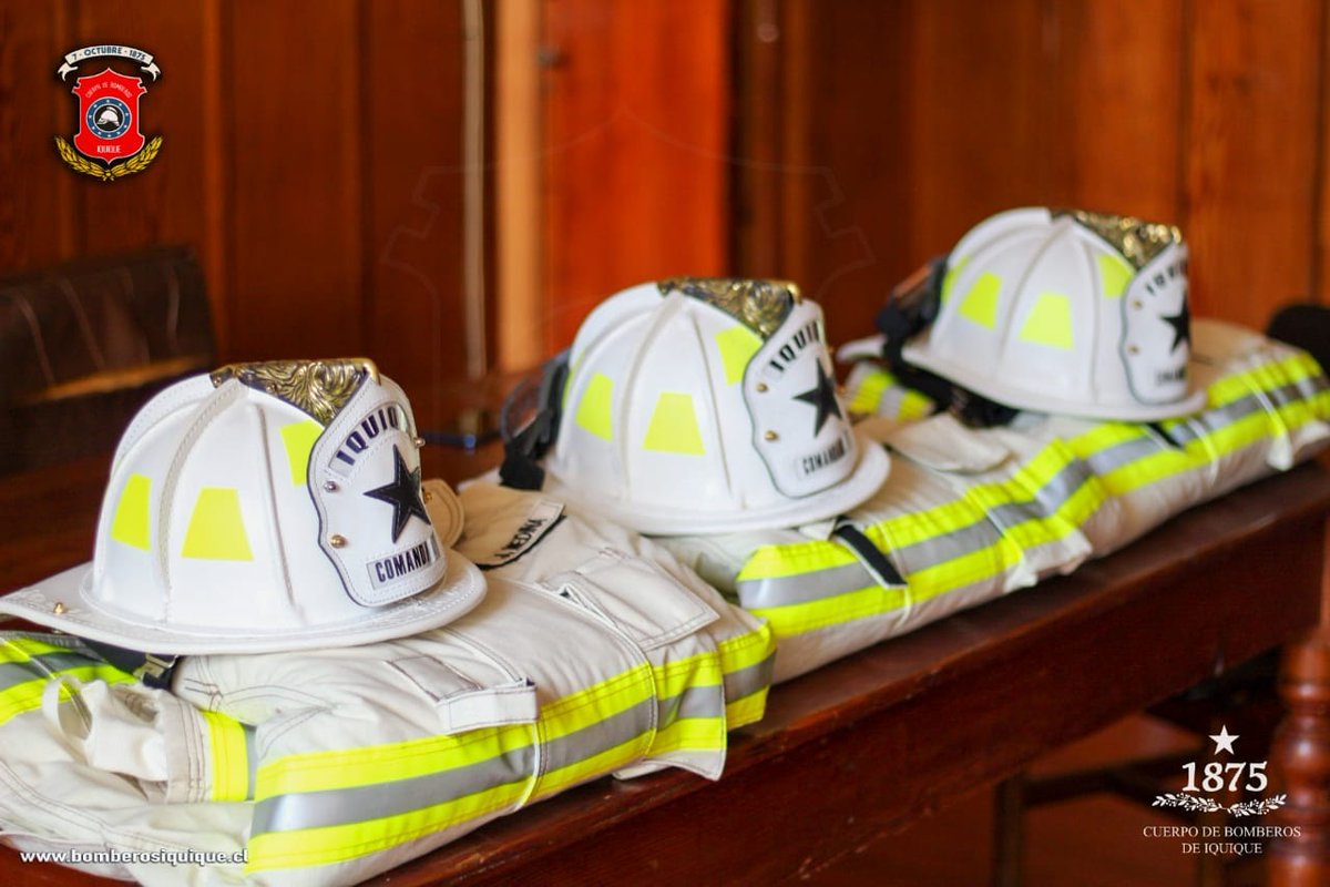 RescueFireStore's tweet photo. Desde el @cbi_iqq nos envían esta Imágenes de la Puesta en Servicio de los Nuevos Casco de Cuero TL2 de @phenixhelmets para sus #Comandantes. 
Felicitaciones 🚒
@RescueFireStore By Pesco
#vamoscontigo https://t.co/GaI6onPSFj