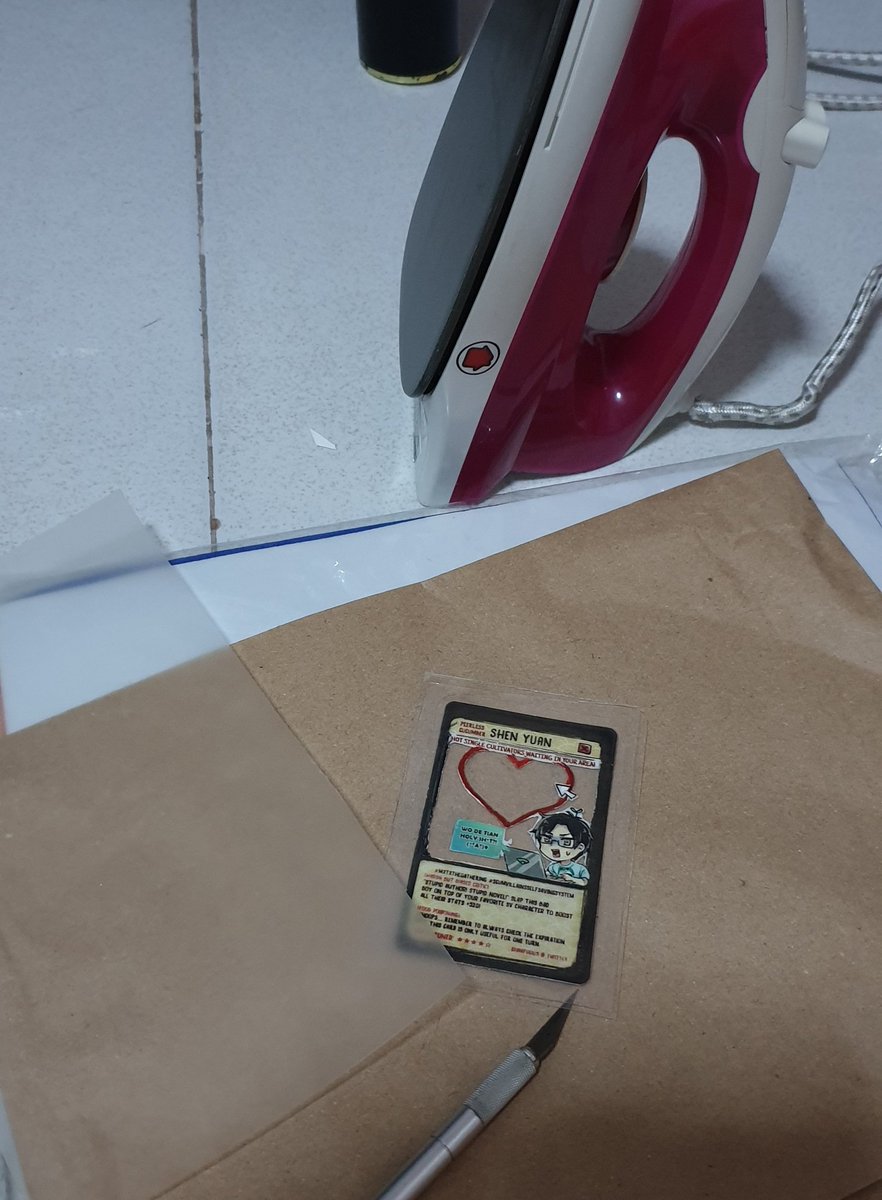 PlotThief's tweet photo. @kimithealien apparently had some laminate sheets lying around sooo #DIY #lamination XDDD
#mxtxthegathering #shenyuan #svsss #transparentcard #piratedcopy https://t.co/0S39lw2DYs