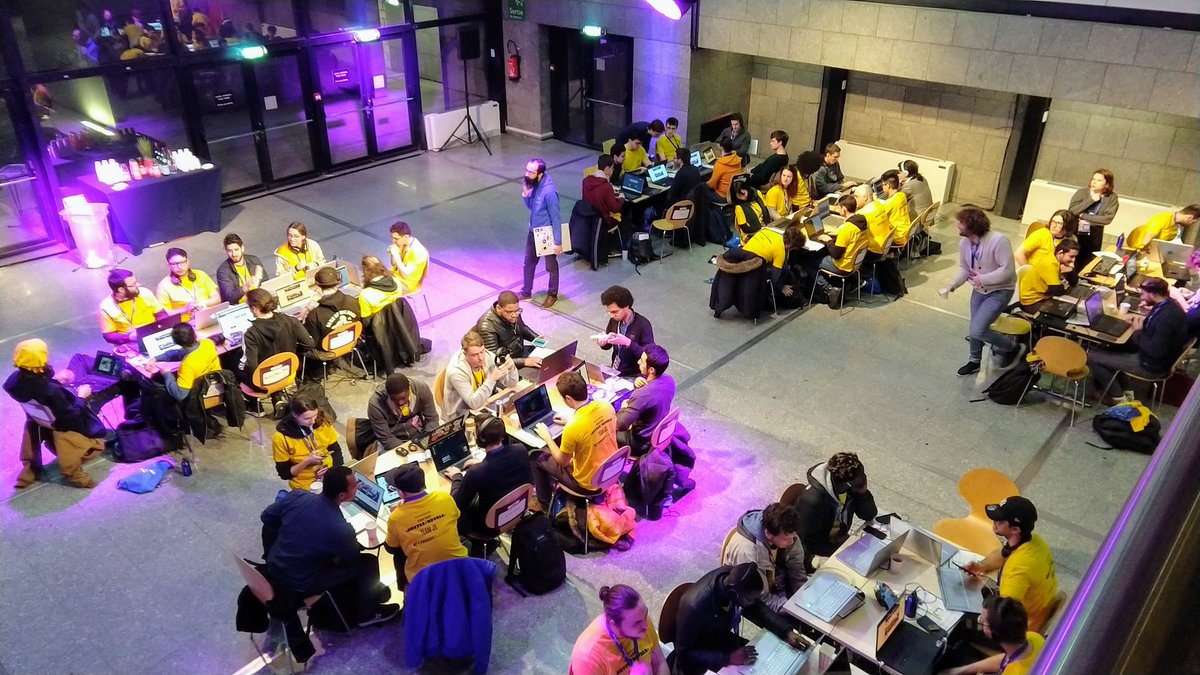JorisBerthelot's tweet photo. #codinnight @LesJeudis #codingcontest #lastnight @CareerBuilderFR @h25io https://t.co/JTuOLUafgT