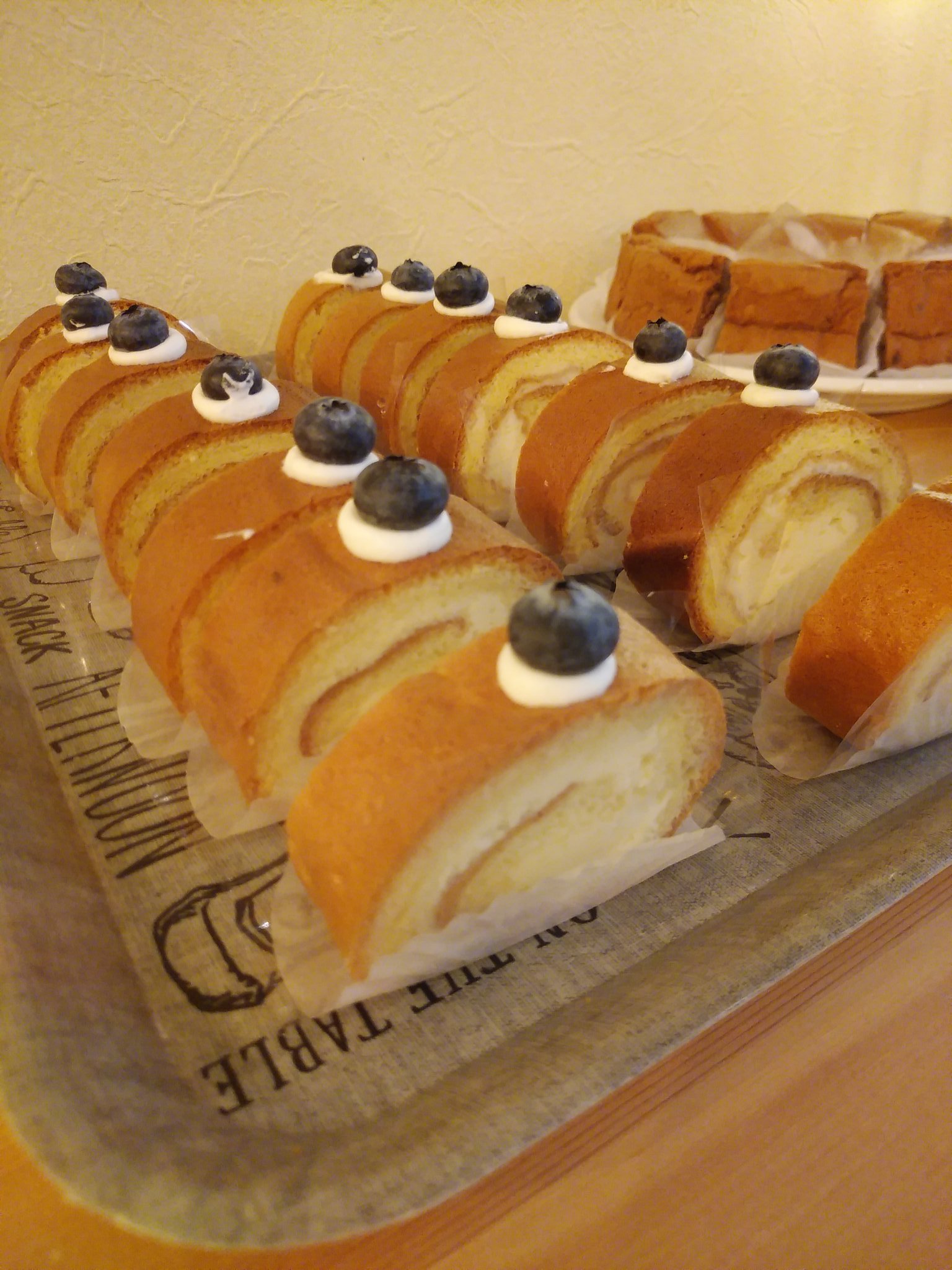 טוויטר おかしなcafe Picotte ピコット בטוויטר こんな時間になりましたが 今日の夜スイーツの一押しはマスカルポーネのロールケーキです カシェットさんのパンはいつもより多めに並んでます 新潟市 新潟市西区 おかしなcafepicotte ちいさなパン家