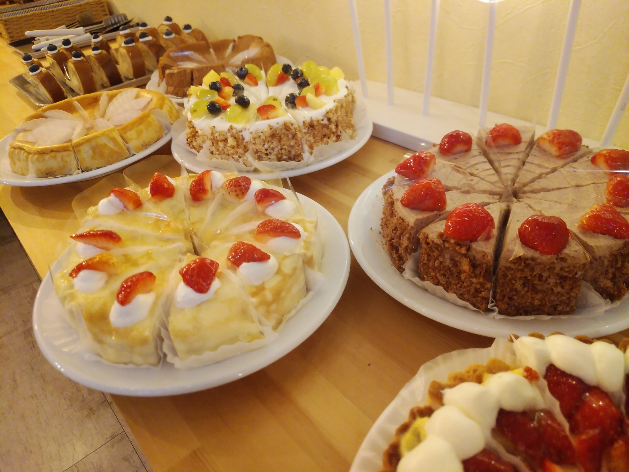 טוויטר おかしなcafe Picotte ピコット בטוויטר こんな時間になりましたが 今日の夜スイーツの一押しはマスカルポーネのロールケーキです カシェットさんのパンはいつもより多めに並んでます 新潟市 新潟市西区 おかしなcafepicotte ちいさなパン家