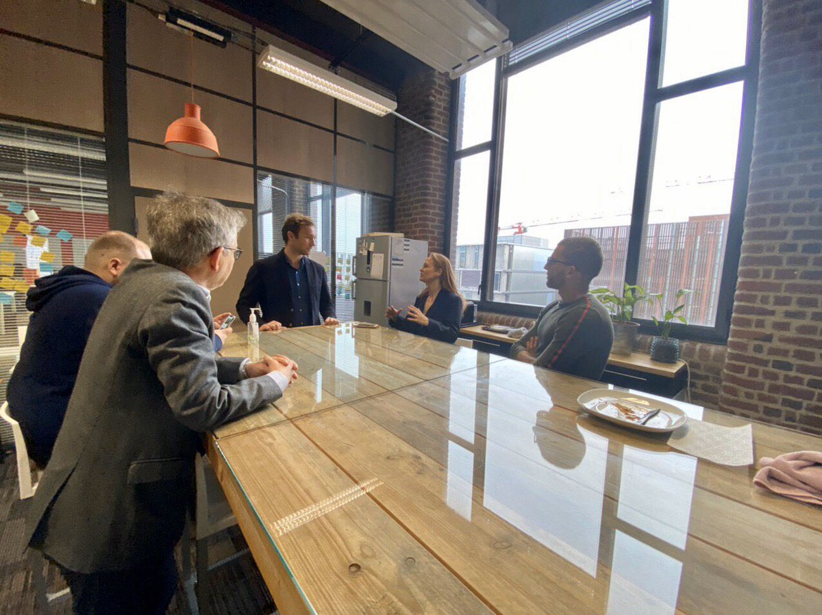 Poursuite de la rencontre de start-ups Lilloises à <a href="/euratechnologie/">EuraTechnologies</a> : avec <a href="/FRIZBIZ_COM/">FRIZBIZ</a> on trouve de l’aide pour les petits travaux à domicile. Discussion sur le lien avec les artisans et la complémentarité des services que la Mairie peut organiser avec les Jobers;) 🌿