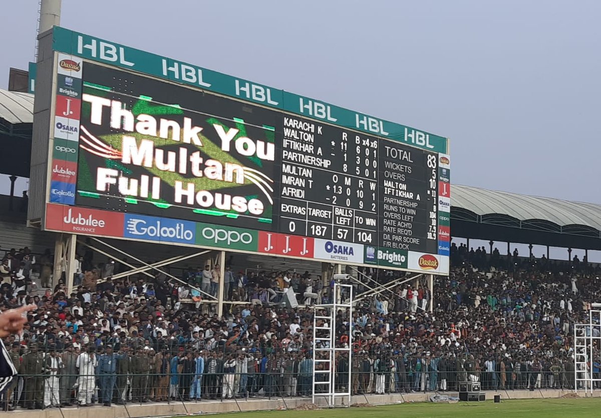 thePSLt20's tweet photo. @KarachiKingsARY @MultanSultans We love you Multan! Another brilliant house full in the city of saints! 💚
#HBLPSLV #MSvKK https://t.co/iS1Yg9iRva