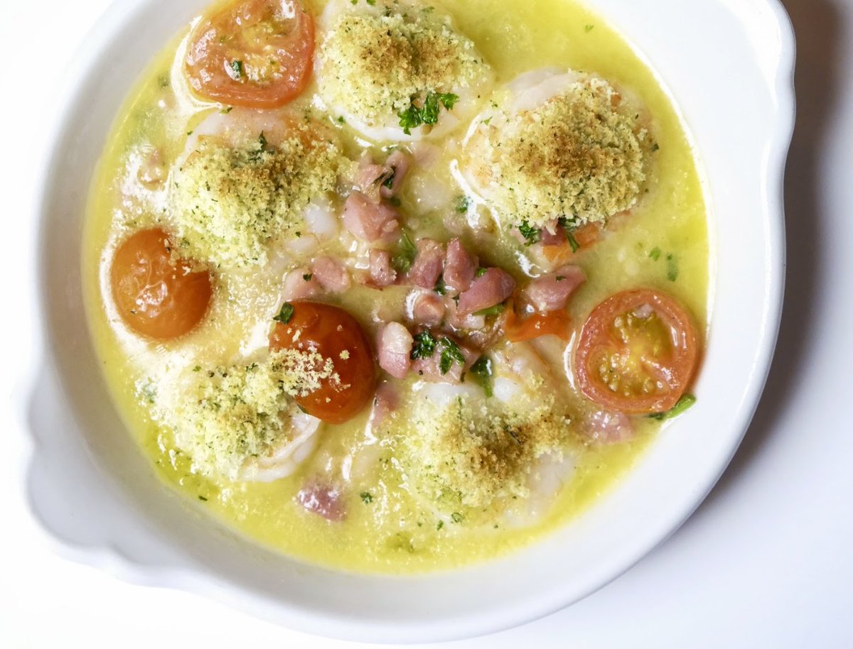 Our sautéed king prawns with garlic, smoked pancetta, white wine and butter, gratinéed with a herb and citrus crumb are sure to put a smile on your face. And who doesn’t want to smile on a Friday? 😀