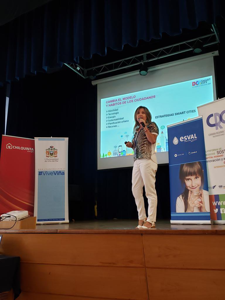 En <a href="/esval_chile/">esval_chile</a> estamos presentes en Seminario Smartcity de <a href="/CHRYSALIS_PUCV/">Chrysalis - PUCV</a>"Las ciudades inteligentes posicionan en el centro a las personas" <a href="/DoSmartCity/">DO! Smart City</a>
 #seminario #SmartCity <a href="/CRCPValpo/">CRCP Valpo</a> <a href="/corfovalparaiso/">Corfo Región de Valparaíso</a>