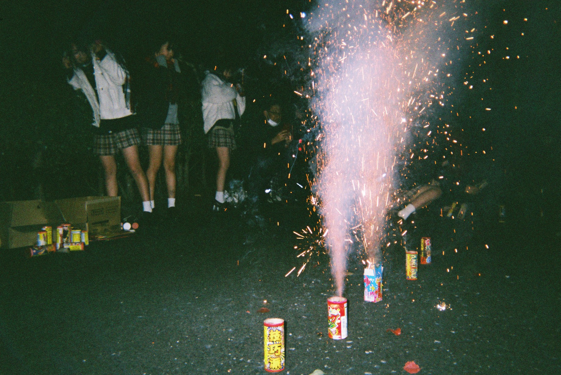 ﾏ 02 24 Gam Expo Tokyo 奥多摩日本語学校 Okutama 旧古里中学校 花火大会 花火職人 鶯籠 写ルンです T Co V46ylrnald Twitter