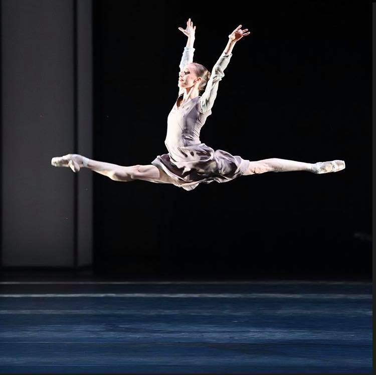 Anna Osadcenko
©️Bernhard Weis

Source: facebook.com/Ballet-Mon-Amo…

#ballet #ballerina #balletpost #pointe #points #art #balletlife #worldwideballet #dancer #balletclass #dancing #flexibility #stretching #flexible #Balletathome #ballettraining #balletpractice #Classicalballetathome