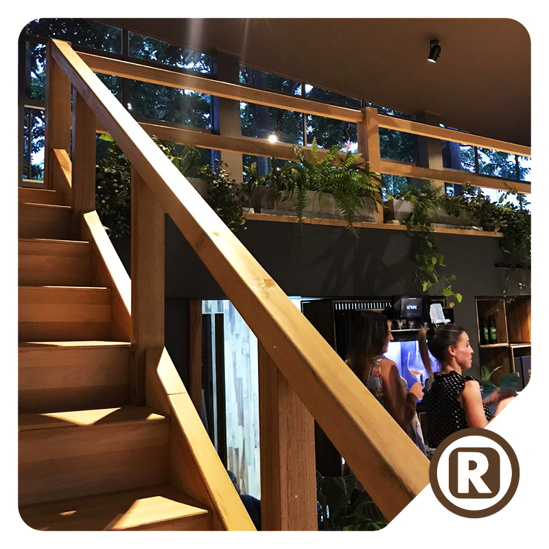 RPisos's tweet photo. La firmeza de la madera de Kiri Prefinished hace que estas barandas para escalera sean seguras y duraderas.  😎

🛒 https://t.co/axzCJKERlZ
📦 ¡Hacemos envíos a todo el país!
🇦🇷 Industria Argentina
👌 Ahora 12

 #madera #pisosdemadera #kiri #vinoteca #generaciónY https://t.co/iQcayQJCez
