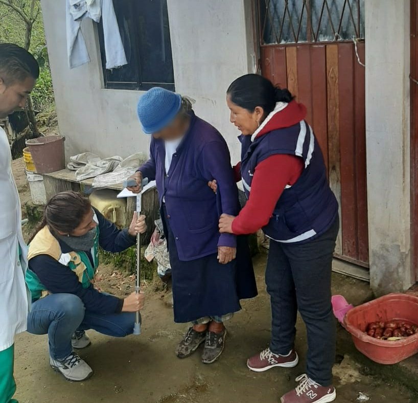 DPS_LosRios's tweet photo. En comunidades como: Shacundo, Pachagron y Capito de parroquia San Simón en #Bolívar, el #MédicoDelBarrio y su equipo integral de salud entrega ayudas técnicas a personas con discapacidad, con el fin de mejorar su movilidad y calidad de vida.
#SaludParaTodos https://t.co/Etztc61PII