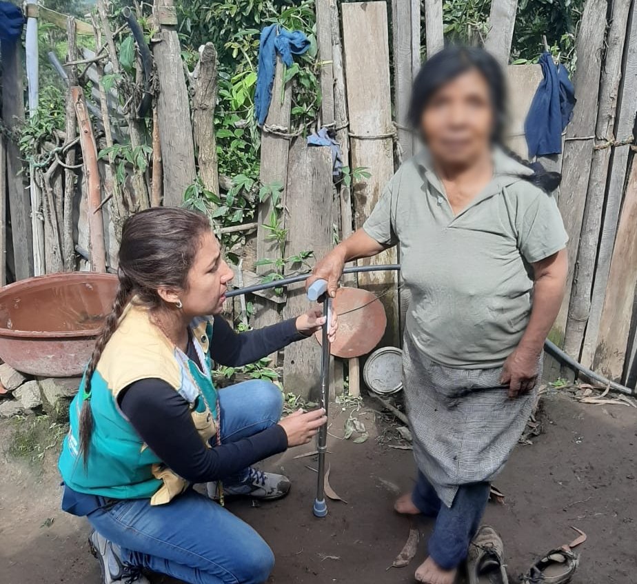 DPS_LosRios's tweet photo. En comunidades como: Shacundo, Pachagron y Capito de parroquia San Simón en #Bolívar, el #MédicoDelBarrio y su equipo integral de salud entrega ayudas técnicas a personas con discapacidad, con el fin de mejorar su movilidad y calidad de vida.
#SaludParaTodos https://t.co/Etztc61PII
