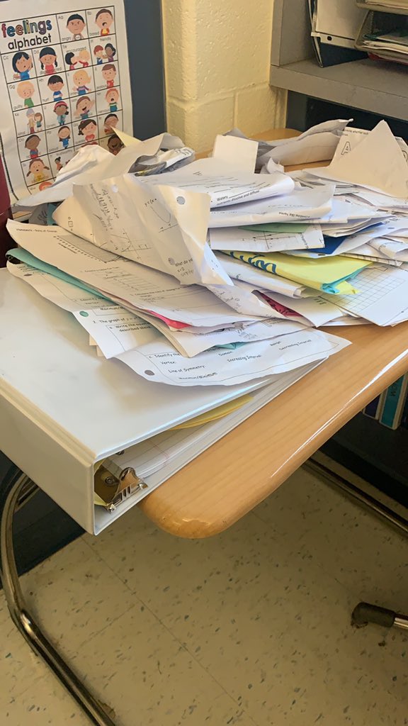 MrsClark_CHS's tweet image. Next up on the agenda: The Benefits of Organization 🎓#highschoolproblems