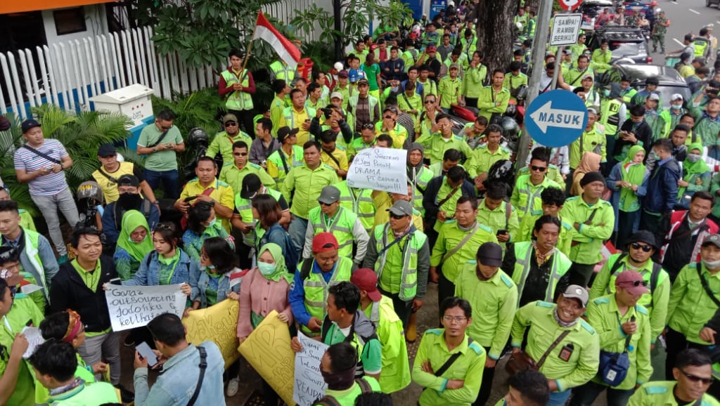 Irwan78438152's tweet photo. Semoga lelah selama tiga hari ini membuahkan hasil yg lebih baik lagi kedepannya nya.dan menjadi karyawan tetap,Aamiiinnn...
#bongkarGapuraAngkasa https://t.co/TdOqUUJj02