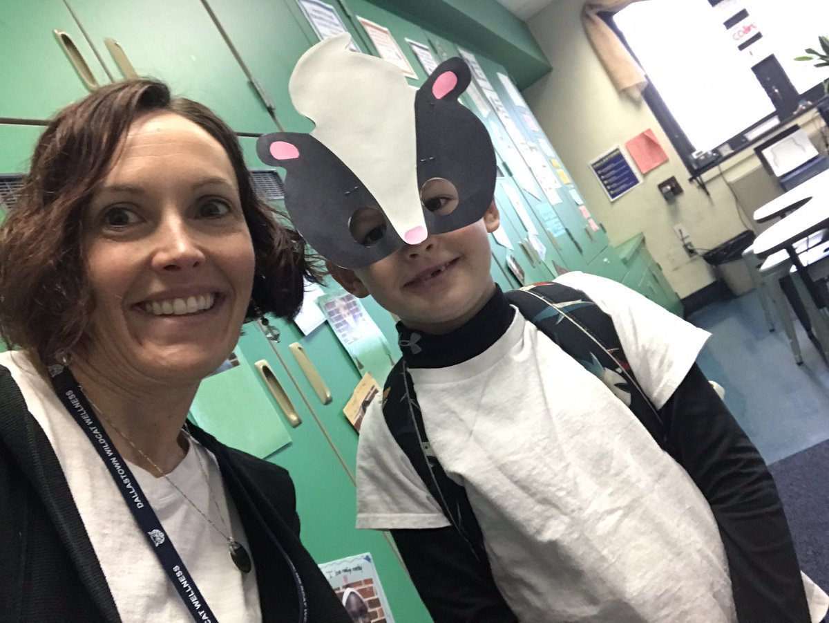 MrsHardenbrook's tweet photo. Dress like a skunk day to celebrate! #onebookoneschool #aboycalledbat @YT_Elementary https://t.co/idFjPztB7B