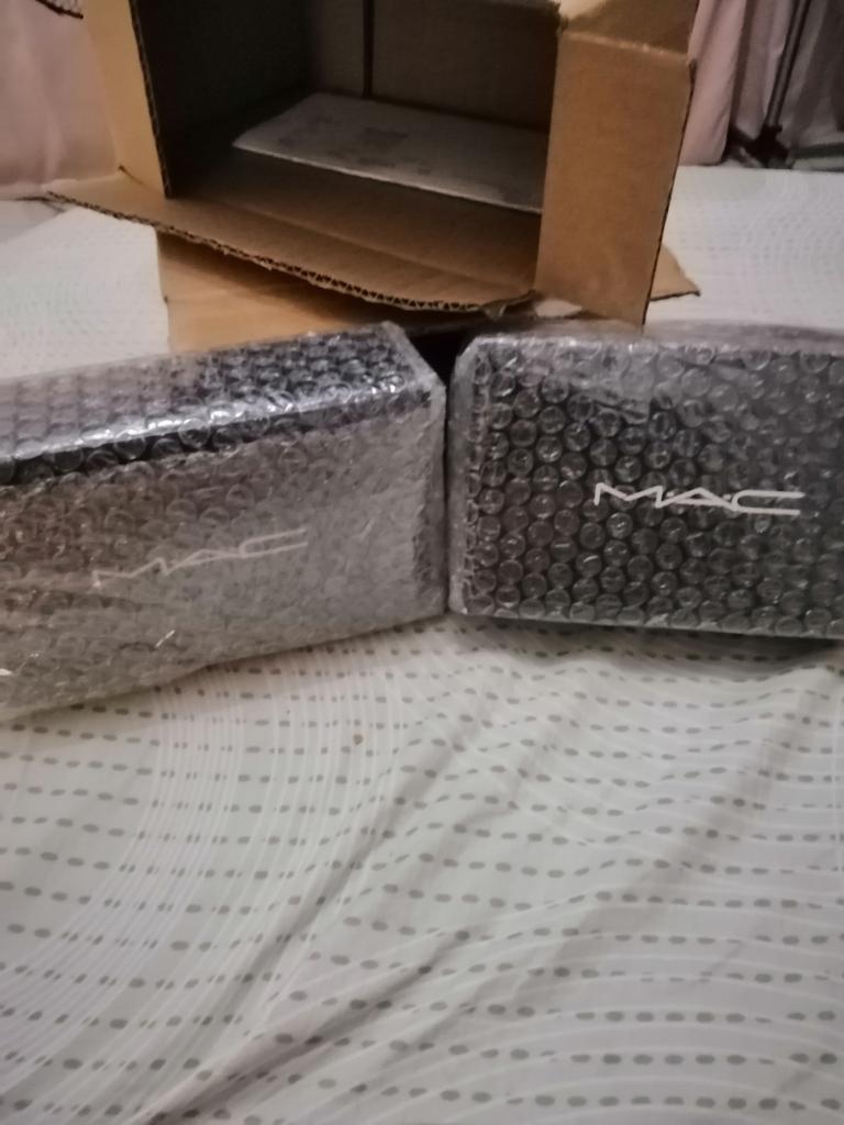 AngNagbabalik's tweet photo. Grabe ang packaging ha #MaineMendoza #MaineForCosmo https://t.co/lD9QIen9vs