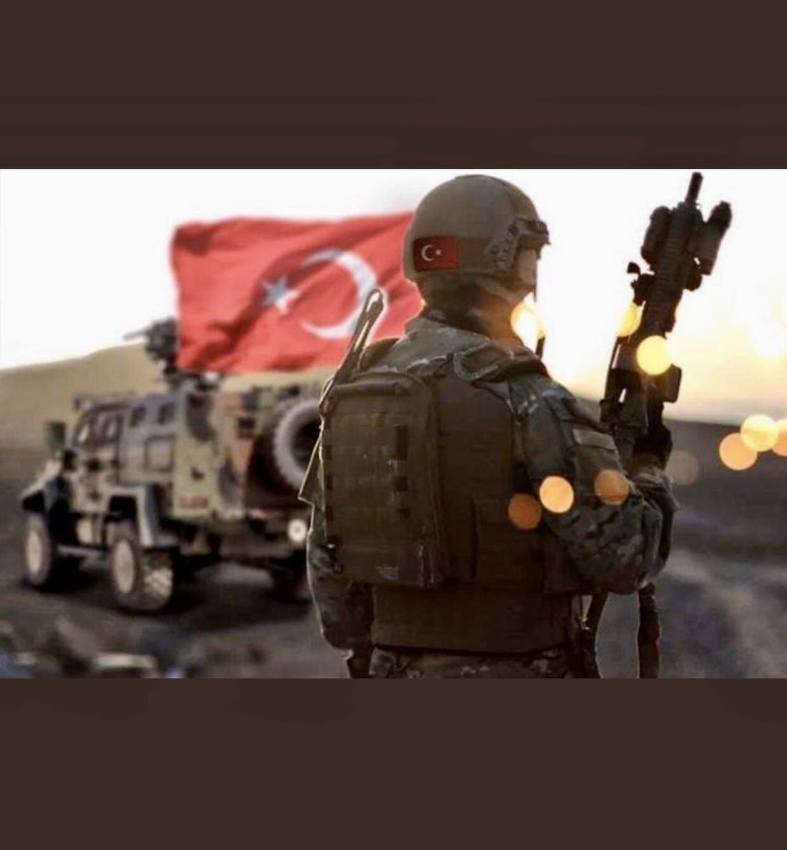 ibrahimcenqiz's tweet photo. Şüheda gövdesi, bir baksana, dağlar, taşlar. O, rükû olmasa, dünyada eğilmez başlar. Yaralanmış temiz alnından uzanmış yatıyor; bir hilal uğruna, ya Rab, ne güneşler batıyor. https://t.co/hS5YwhZvxx