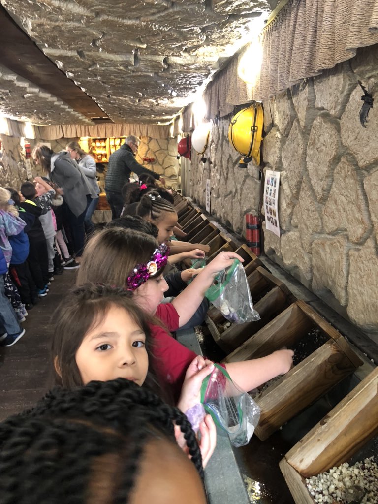 AVazquezclass's tweet photo. Panning for gold with Diamond Dell https://t.co/LnWhNQVyo3