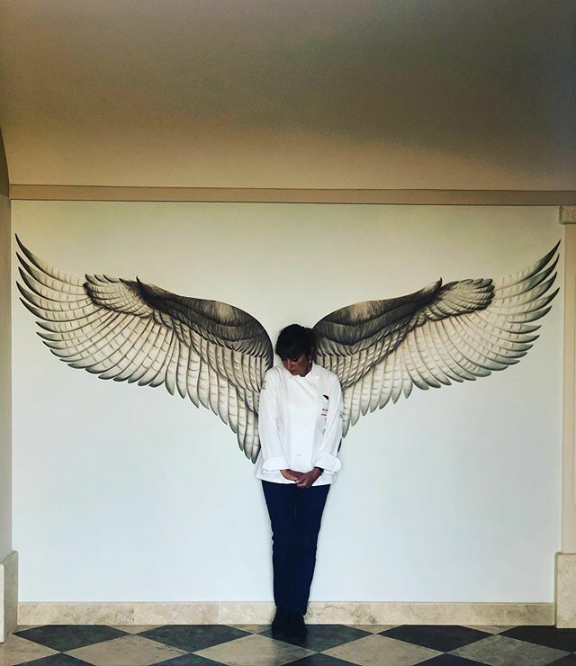 Ragazzi! Sono a casa! Viaggio tranquillo e senza problemi. E quando sono qui a @ilfalconiere mi spuntano le ali, tanto mi sento in sintonia col posto. .
.
.
.
#silviabaracchi #ilfalconiere #relaischateaux #deliciousjourneys #wings #flyhigh #cortona #michelinstar #michelinche…
