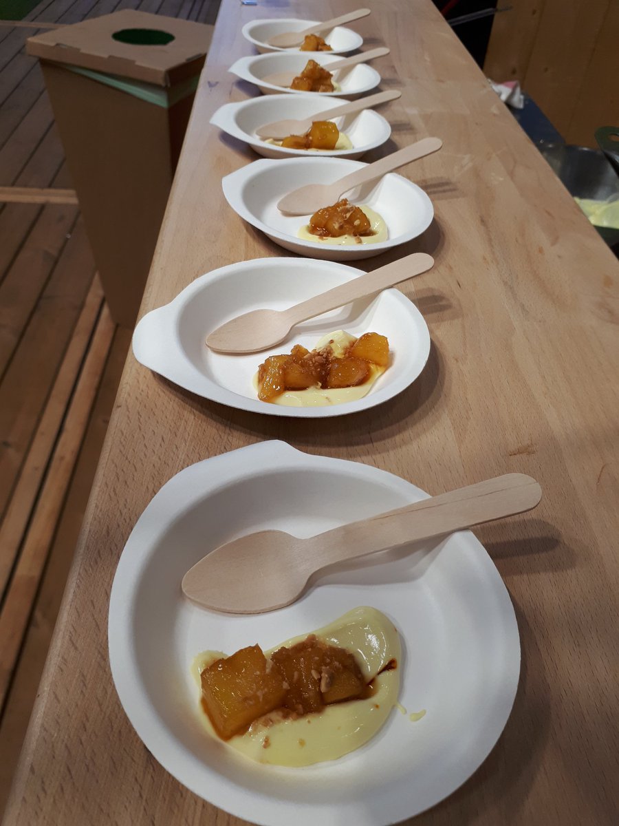 agence_bio's tweet photo. C'est l'apero #bio en ce moment sur le stand @agriculturebio: dégustation de fromage blanc au safran, ananas confit au gingembre et tartinables Super producteur cuisinés sur les exploitations agricoles ou à proximité #siabio #SIA2020 @cniel cn https://t.co/33pNhktSmO