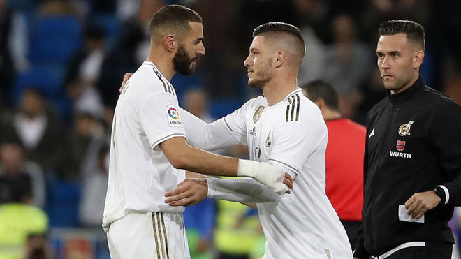 realmadridnote's tweet photo. Ante los problemas de gol ¿creen que se debería probar una dupla Jovic-Benzema?

🔄 RT: SÍ
❤️ LIKE: NO

#HalaMadrid https://t.co/W47mxBkFSq