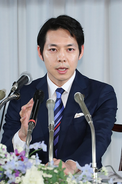 北海道知事の鈴木直道がイケメン 経歴や学歴 プロフィールは 妻や家族はどんな人かも調べてみた 東京ハニハイホー