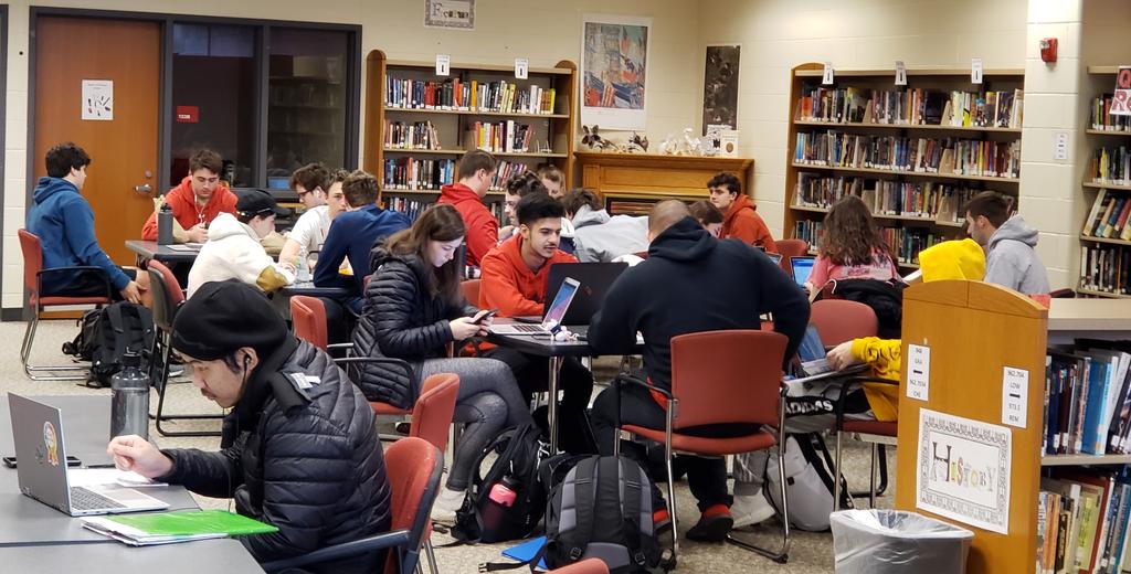 VickyMReads's tweet photo. A packed Friday morning study session! #IHPromise #IHHSLearningCommons @ihsuperbrave @IHSchools @IHHS_AP @IHHSPrincipal https://t.co/ypv4BHF1dt