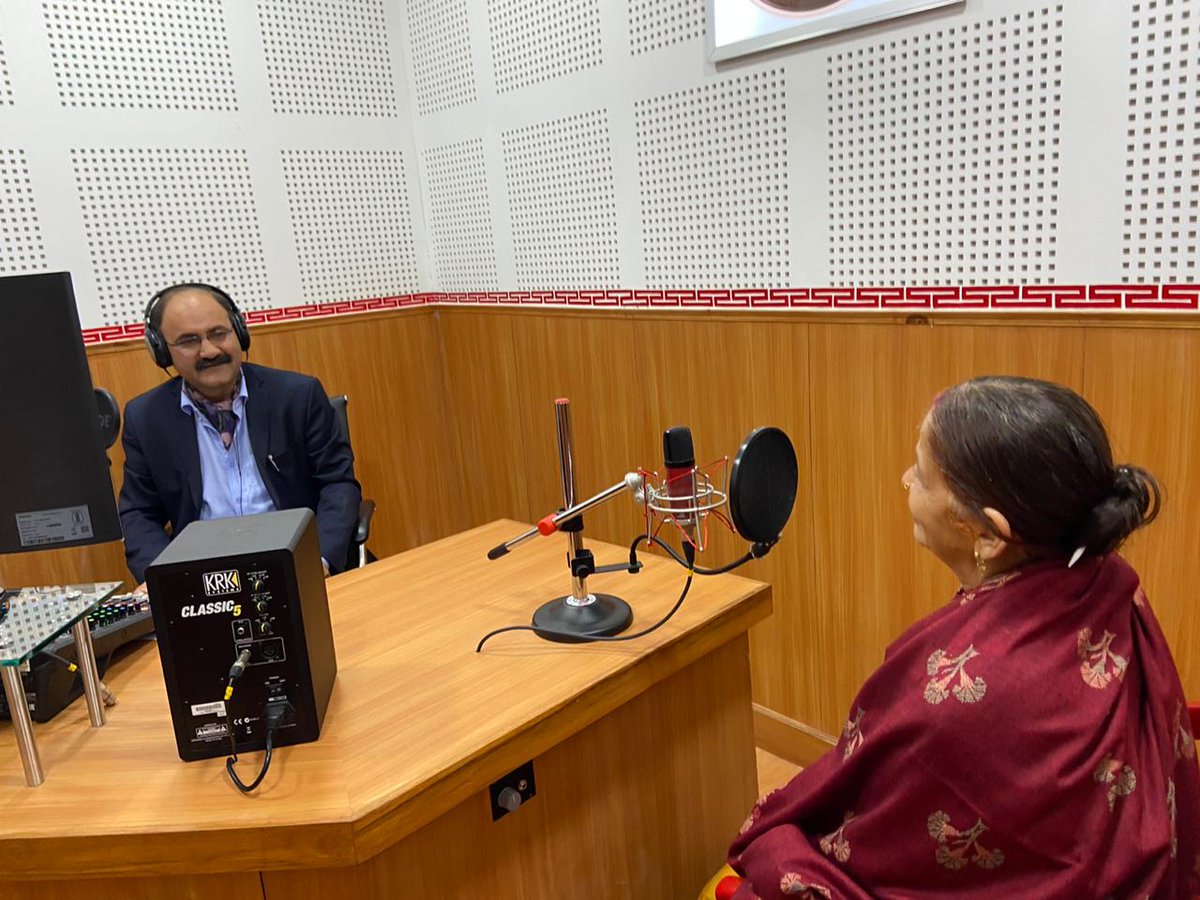simply_mixed_up's tweet photo. Recording for upcoming Radio #Gham_Chaya (first Gorkhali Radio Station of Uttarakhand)
It was indeed a privilege to interview Padmashri Awardee Mrs Basanti Bisht (only female Jaagar Singer of Uttarakhand) today...
#Radio #Dehradun #Nepali #Gorkhali https://t.co/q9SoMKBwcu