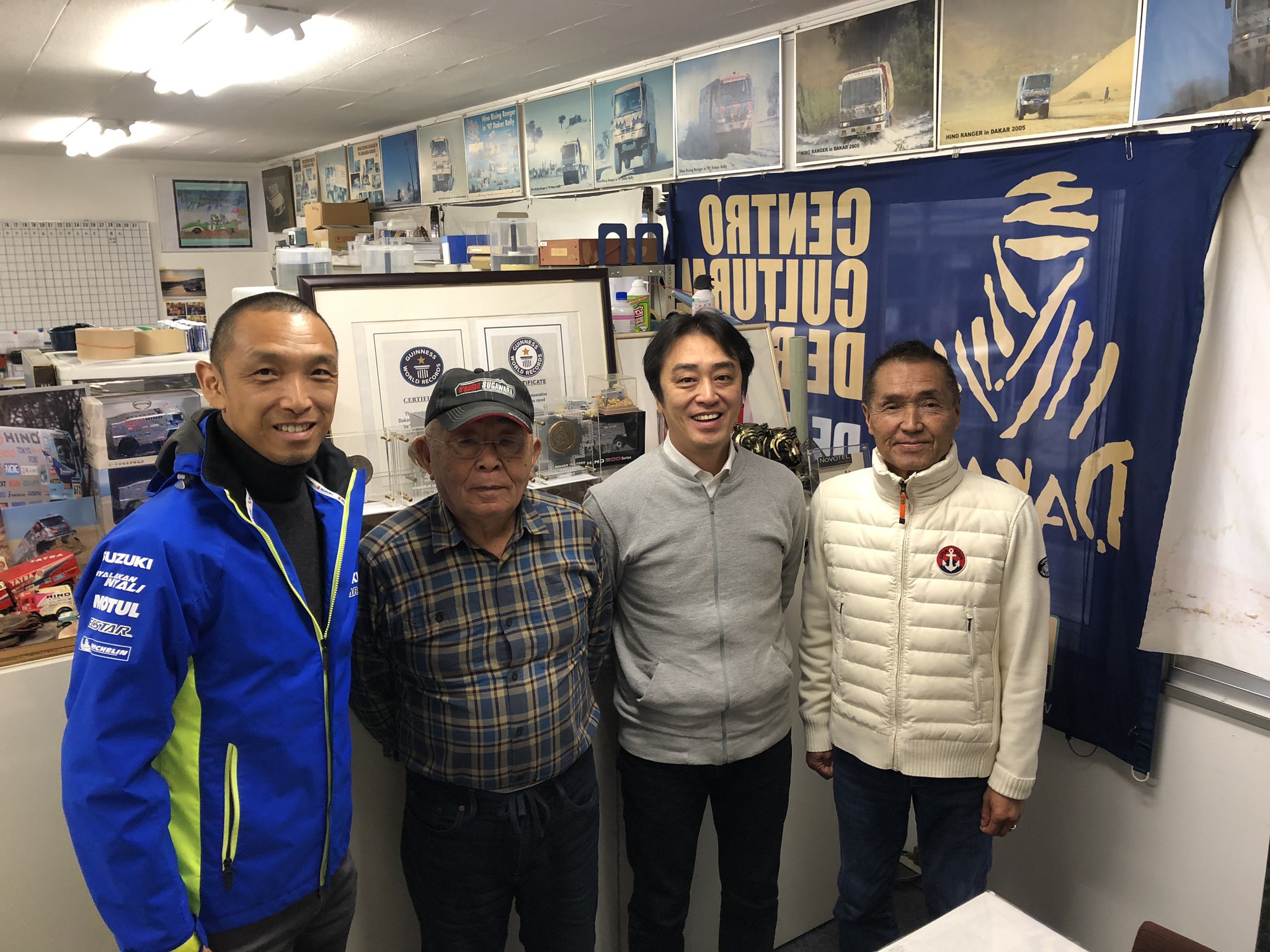 O Xrhsths 青木宣篤 Sto Twitter Fmグンマ取材日 ダカールラリーに参戦するhinoチームスガワラ 渡邊メカが所属する 群馬日野自動車へ なんと篠塚健次郎さんに年振りの再会 皆さんご対応ありがとうございました T Co P4gchyrfzm Twitter