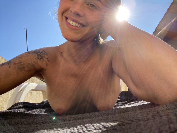 twitter on est d&rsquo;accord?#TwitterVsFacebook https://t.co/9NoYpQOLyh<a href="/tag/twittervsfacebook"class="tags">#TwitterVsFacebook</a>