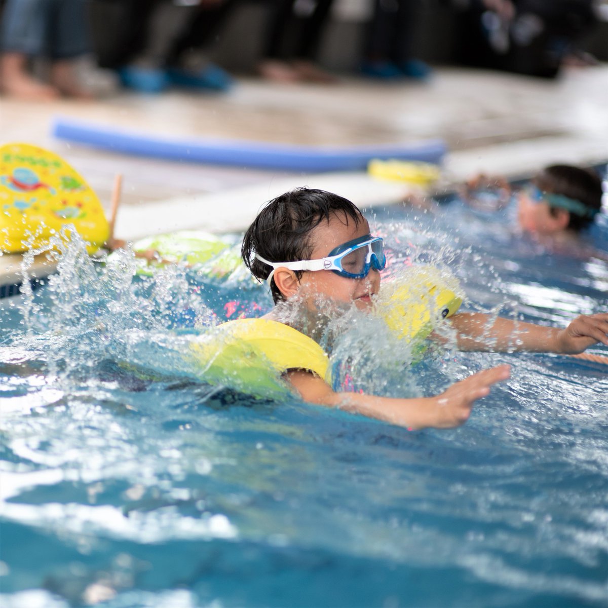 Spaces available for new beginners at the Hallmark Hotel in #Handforth on Wednesdays, Fridays &amp; Sundays. Contact us for more information and to book your child's place 🏊 #ItsSwimtime