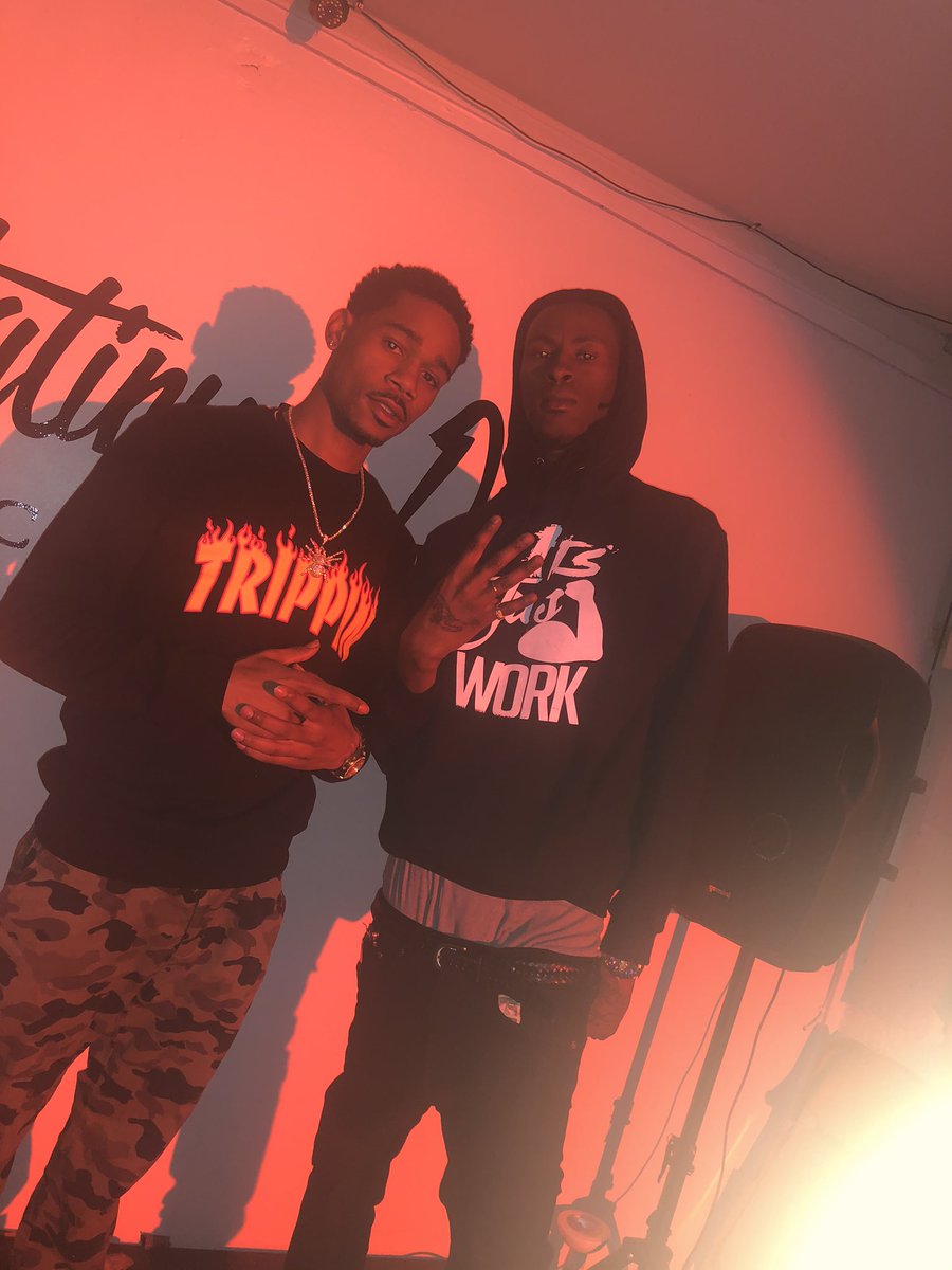 RealLiveRari's tweet photo. Going Platinum 💿 #ItsJusWork https://t.co/q5hOoVGNFt