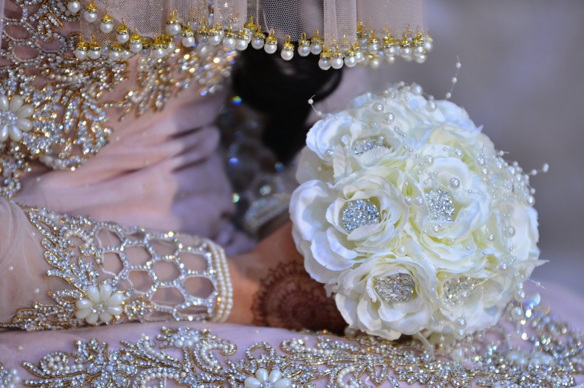 Muhsins2's tweet photo. Bridal silk Wedding flowers by me with daimonte and pearls work. Message to place an order on 07966543291 #silkflowers #bridalflowers #bridesmaids #bridetobe #boutique #pearls #daimond #madebyme #muhsins #wedding #kirklees #ivory #handflower #corsage #flowergirls #handtiedbouquet https://t.co/3nare2mIwX