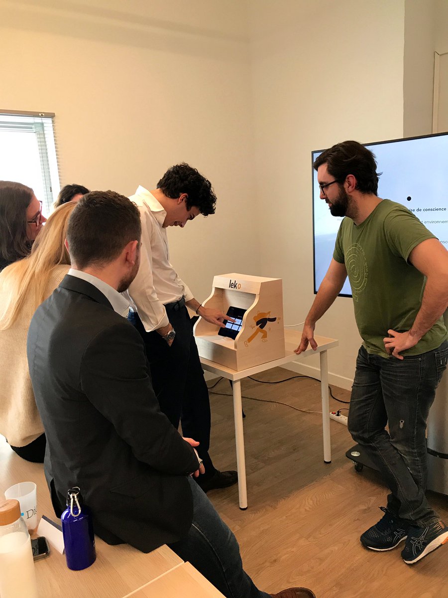 Nad_Alves's tweet photo. 🛠Ils se prêtent également au test d’un projet interactif conçu en 48h chrono par les étudiants @ECV_Digital_Bdx pour le #HackForGreenImpact
👩🏼💻♻️👨🏻💻 #ecvdigitalbordeaux #webresponsable https://t.co/l22WEmAg4S