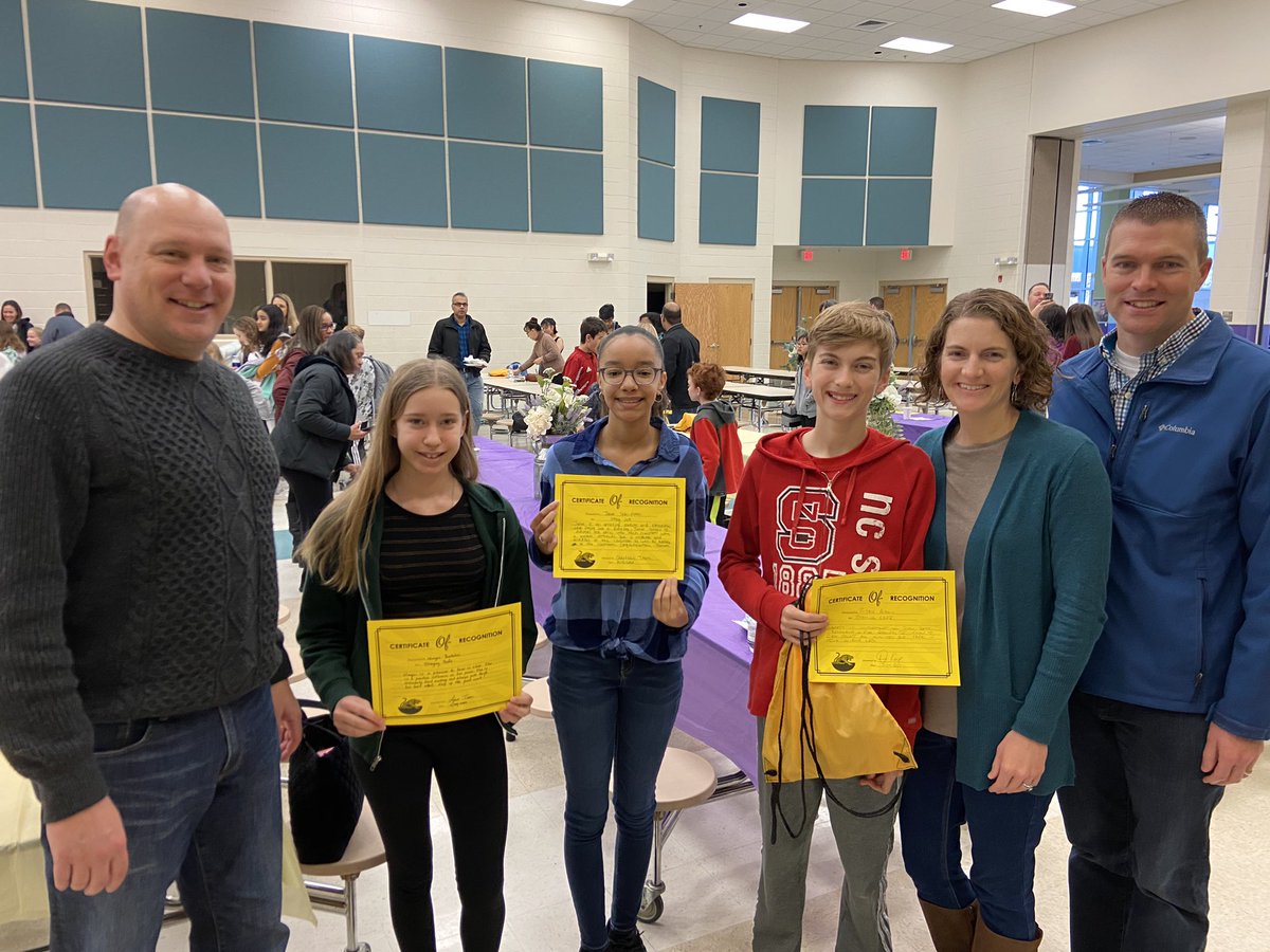 MPMSleopards's tweet photo. Stay safe SPOTS breakfast was a massive success due to our awesome kiddo winners and these great businesses who donated: Starbucks at Parkside, Dunkin on 55 and Biscuitville! #PBIS #OneMillsPark https://t.co/yMLY3zH0oA