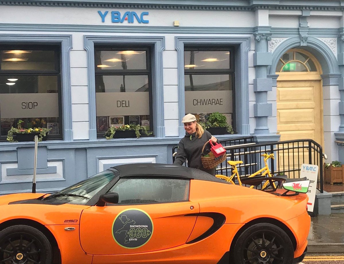 mysnowdonia360's tweet photo. It may be a grey wet day here in #NorthWales. But we're not letting that dampen our spirits! 

As well as savouring one of Iwan's tasty homemade chocolate scotch eggs, Sian has purchased a number of goodies from @DeliBanc and is now headed to @BlackBoyInn 

#lotuscars https://t.co/IDnoa3P8tG