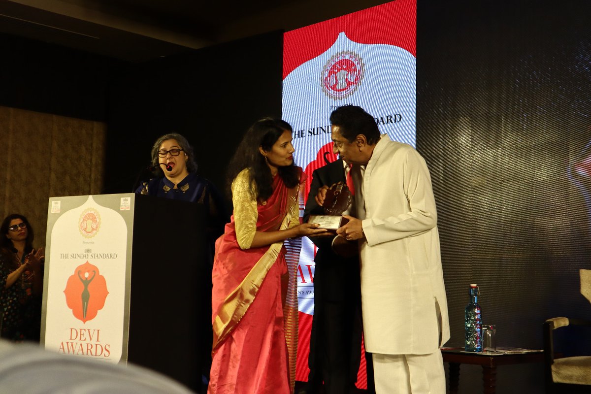 NewIndianXpress's tweet photo. @Devi_Awards @Eventxpress @PrabhuChawla @Eddybirdman @CMMadhyaPradesh @gsvasu_TNIE @indulgexpress @OfficeOfKNath Madhya Pradesh CM @OfficeOfKNath presents the award to our Devis Rajashree Pathak, Ruchi Vardhan Misra, @JanakPalta and @mvishwakarmaa at #DeviAwardsIndore.
@PrabhuChawla @indulgexpress @Devi_Awards @Eventxpress  @gsvasu_TNIE https://t.co/NSQx3Cb2iE