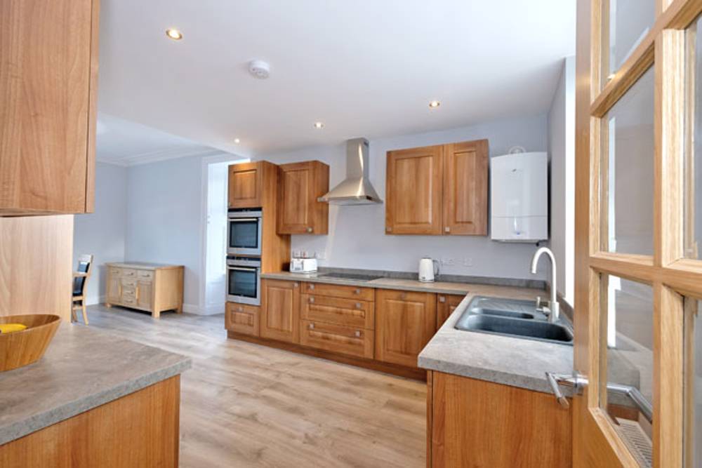 ASPC_UK's tweet photo. Dating back to 1895, this week’s #MostViewedProperty is the well maintained four-bedroom home with many desirable features including open plan living, high corniced ceilings and a master bedroom with en suite: https://t.co/s37g5dRSPG https://t.co/05L05QW4yi