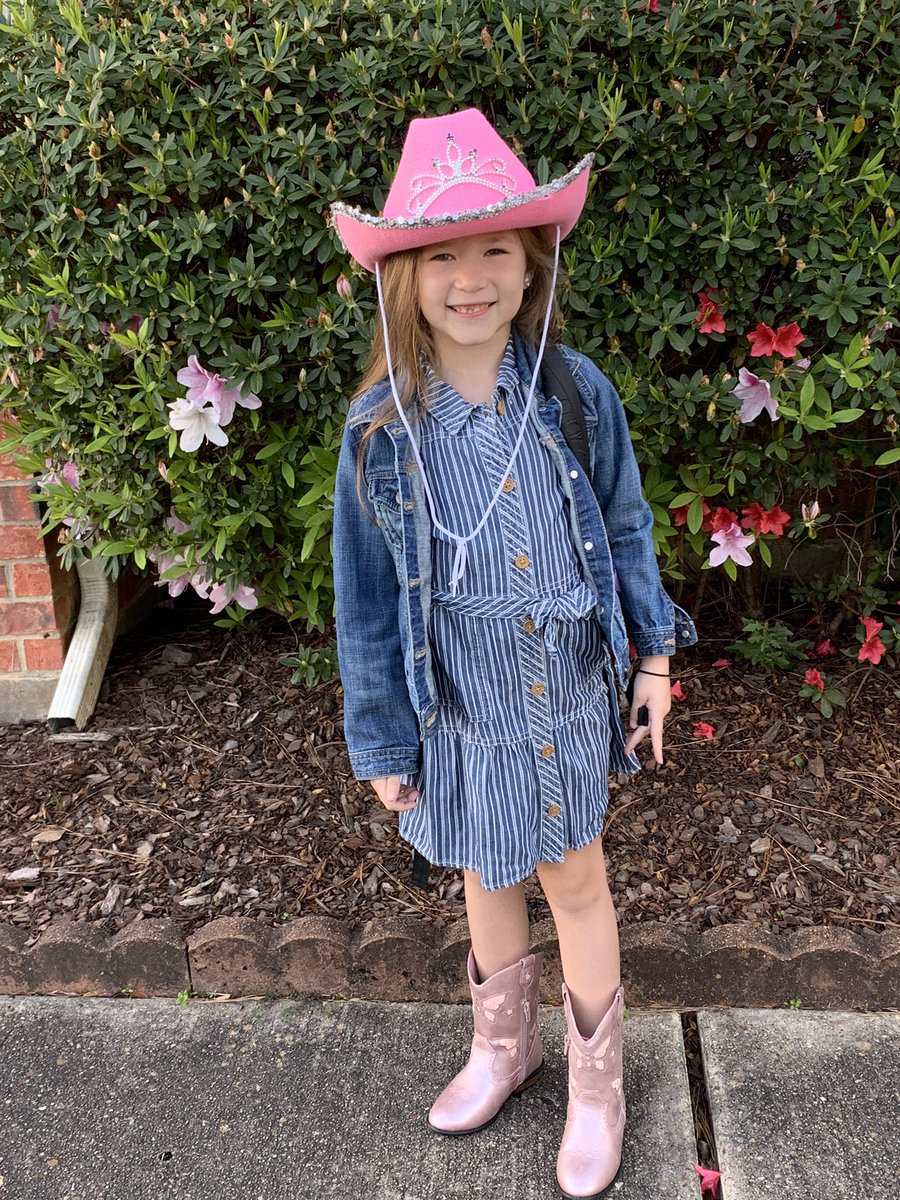 NicoleSever2's tweet photo. My little Texans on #gotexanday @Greg_Sever https://t.co/kgp7IK4ufq