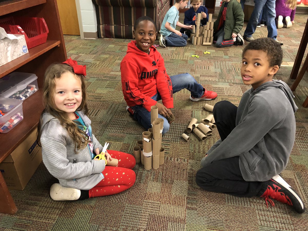 ConwayElementa1's tweet photo. Try this activity at home with your family. You only need toilet paper rolls &amp; scissors. Set a timer for 10 minutes &amp; build a tall structure as a family or as individuals. Discuss what worked &amp; what didn’t work after. Try again with new ideas. Fun, fun, fun! #HCSLibraryMedia https://t.co/YyT6uAQG1b