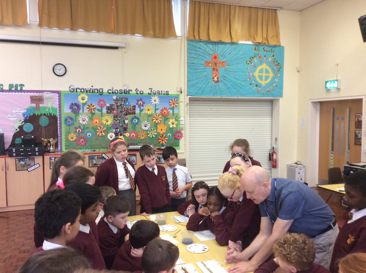 Y5 paint Niagara Falls in watercolours with visiting artist Hugh Templeton #GeographyInArt, #WeAreArtists