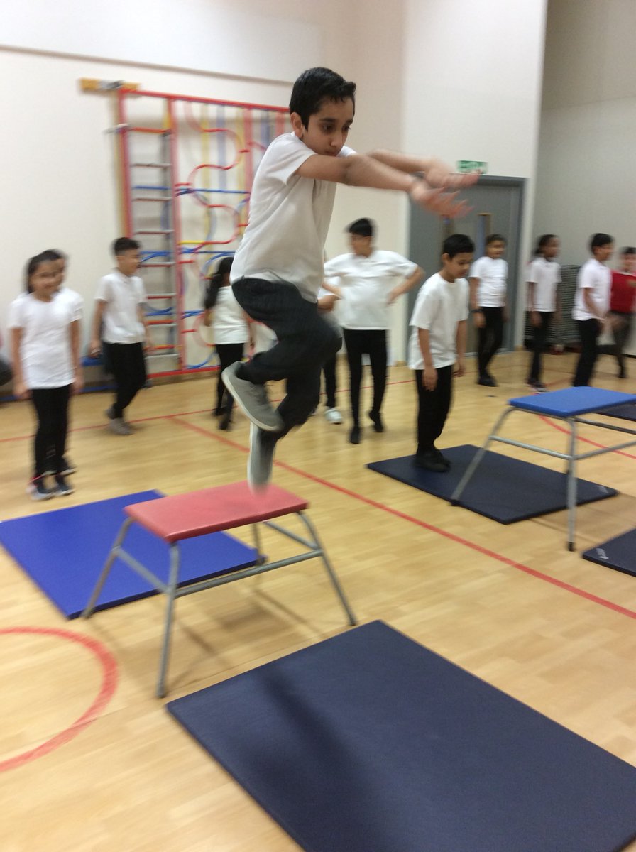 Clarendon6P's tweet photo. Year 6 have loved their first gymnastics lesson with @BTGymnastics https://t.co/1Pt41F6Akl