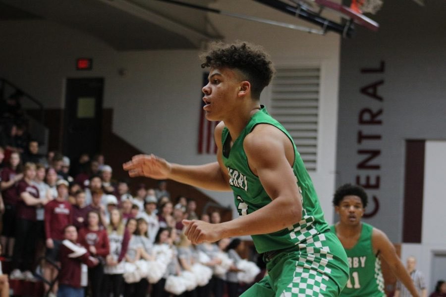 coachbrettflory's tweet photo. Hard to believe that it’s Senior Night for the class of 2020. After the many ups and downs of the last four years, @Derby_Panthers Den and all Panther fans, please come out and show your appreciation for Jake, Tre, Nick, and Dell tonight. Love these guys. 🏀💚 #Family https://t.co/bEDykIIMin