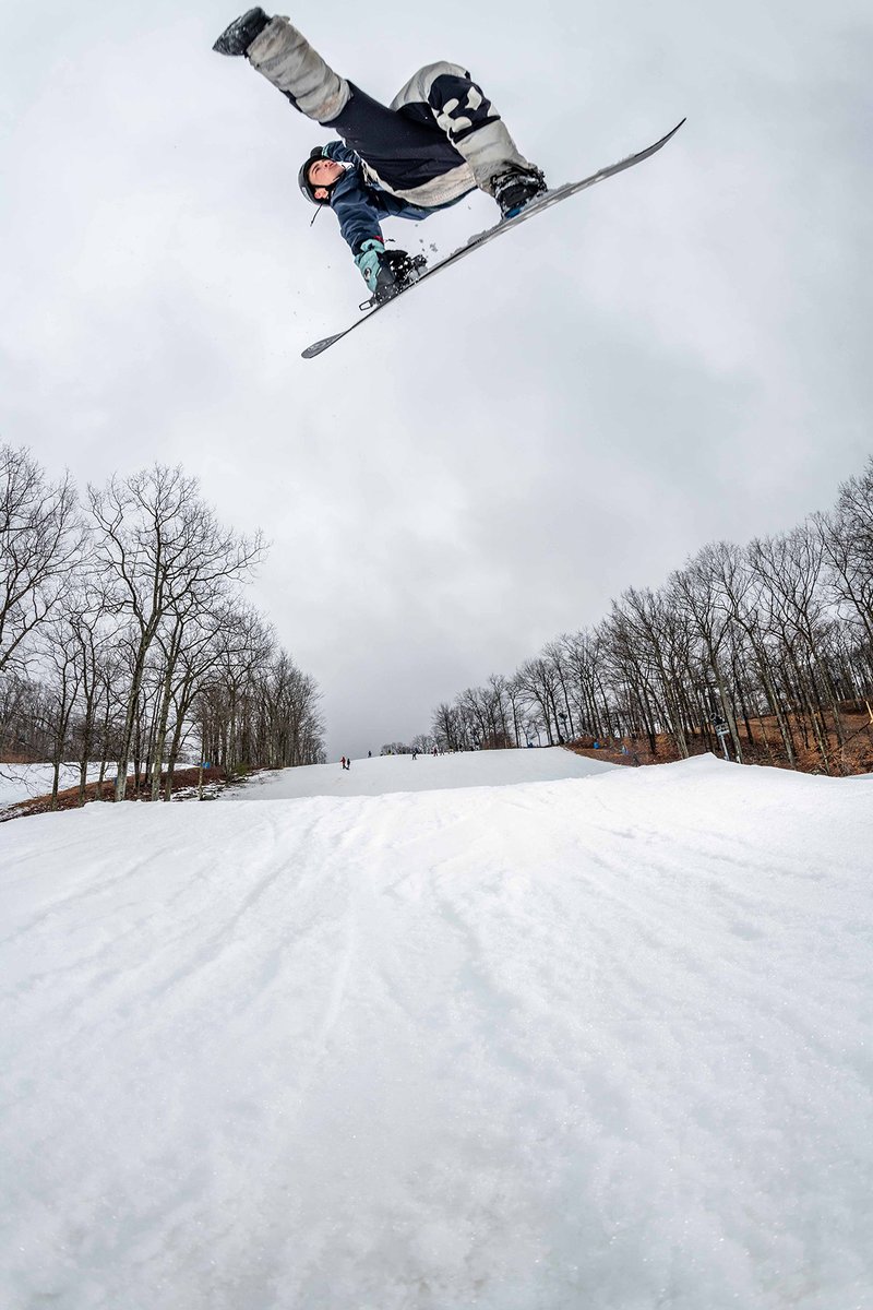 skiJFBB's tweet photo. Leaping into the weekend like no one's business. #wegotsnow #winterisstillhere https://t.co/90W2OkamAN